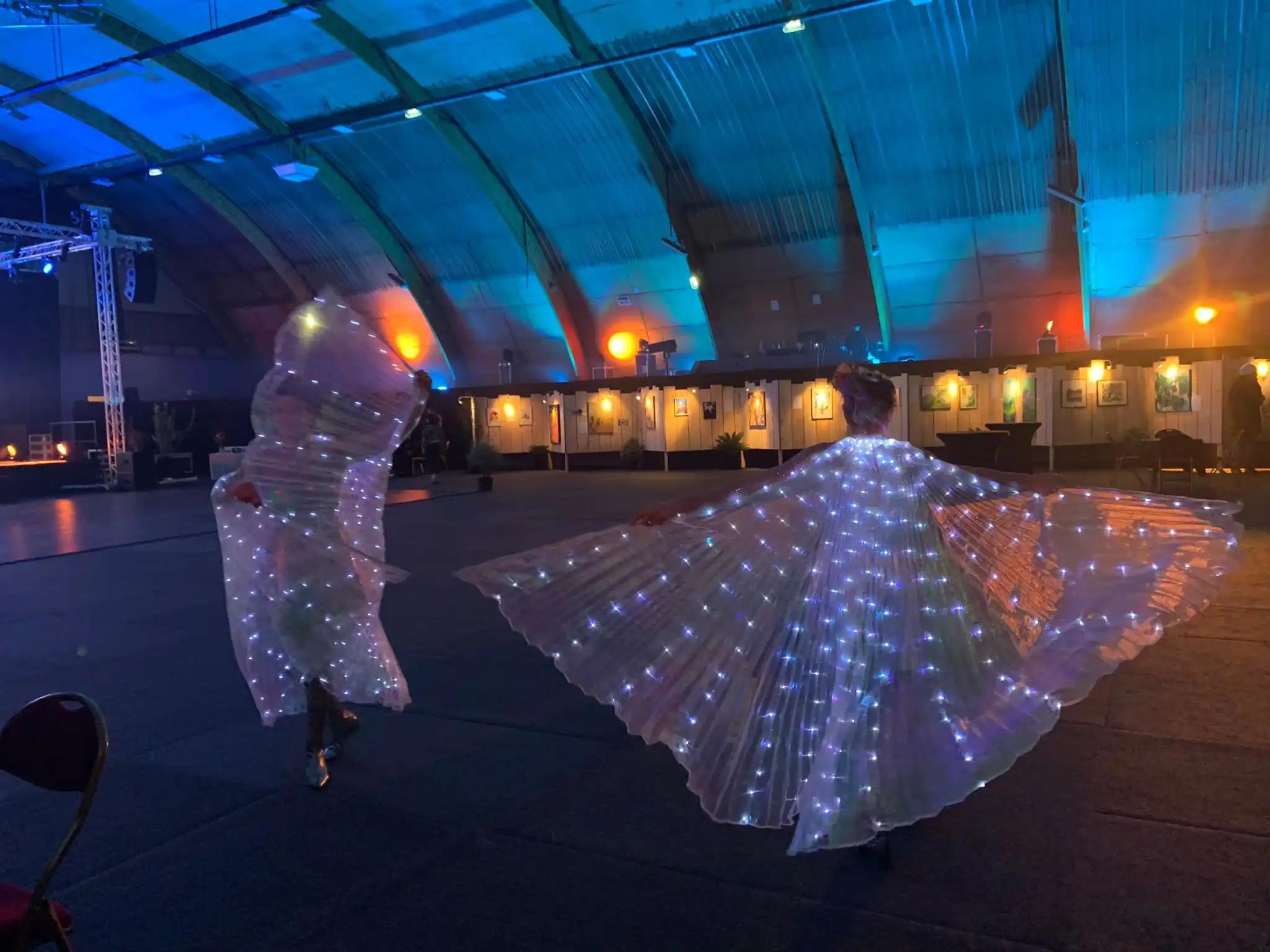 Danse lumineuse pour émerveiller vos soirées événementielles.