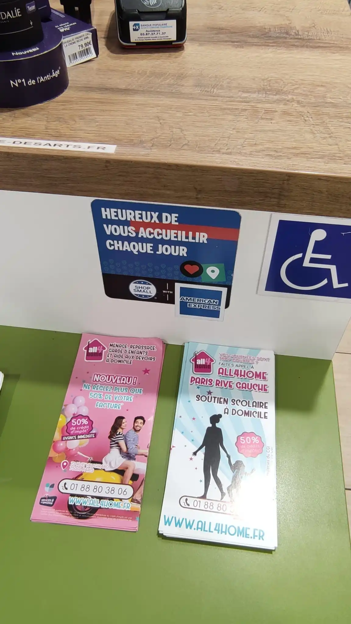 Distribution de livrets et flyers en dépôts : captez l’attention des clients dans les commerces partenaires.