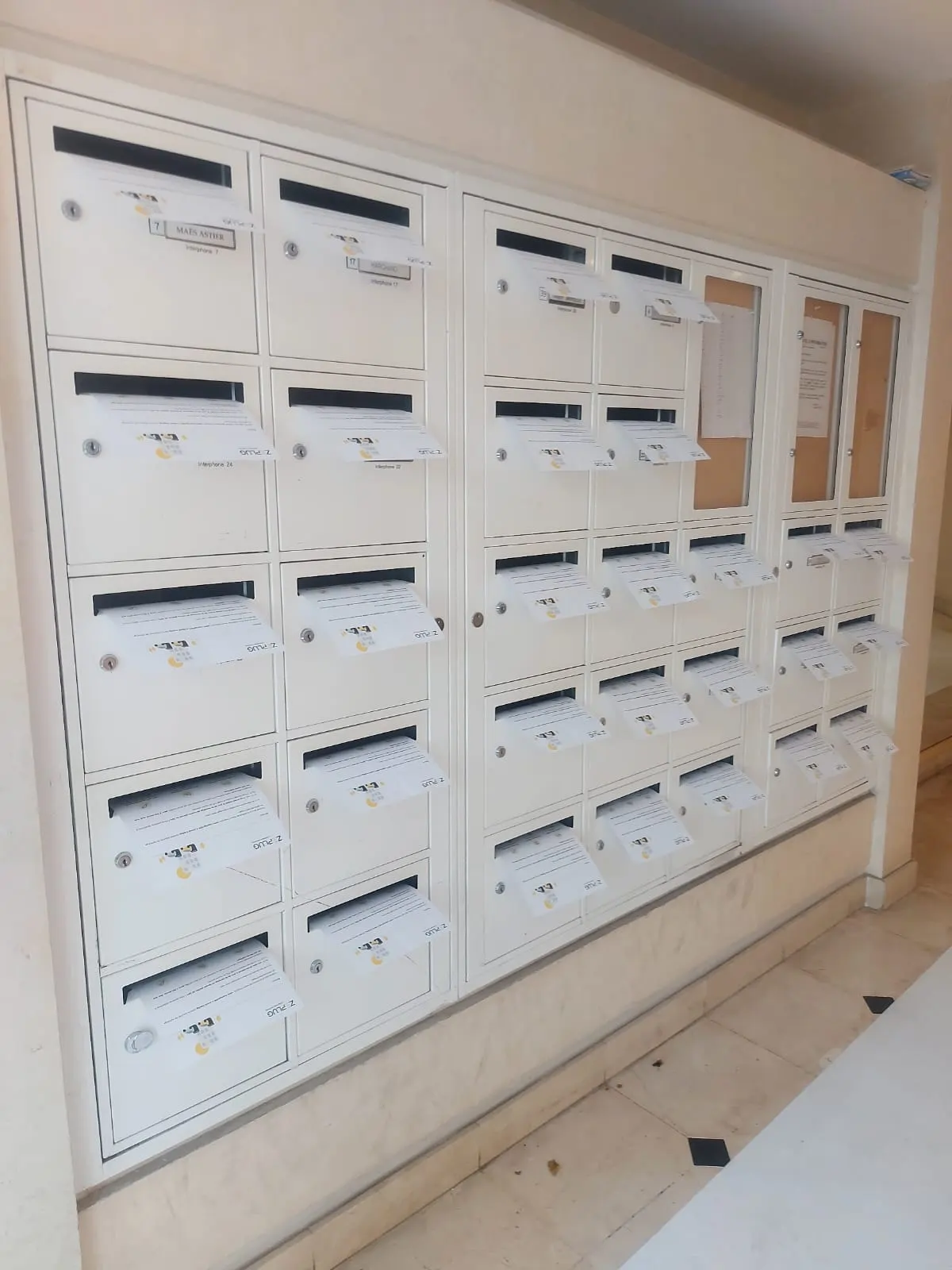 Campagne de distribution personnalisée dans les boîtes aux lettres individuelles, pour toucher directement chaque foyer ciblé.