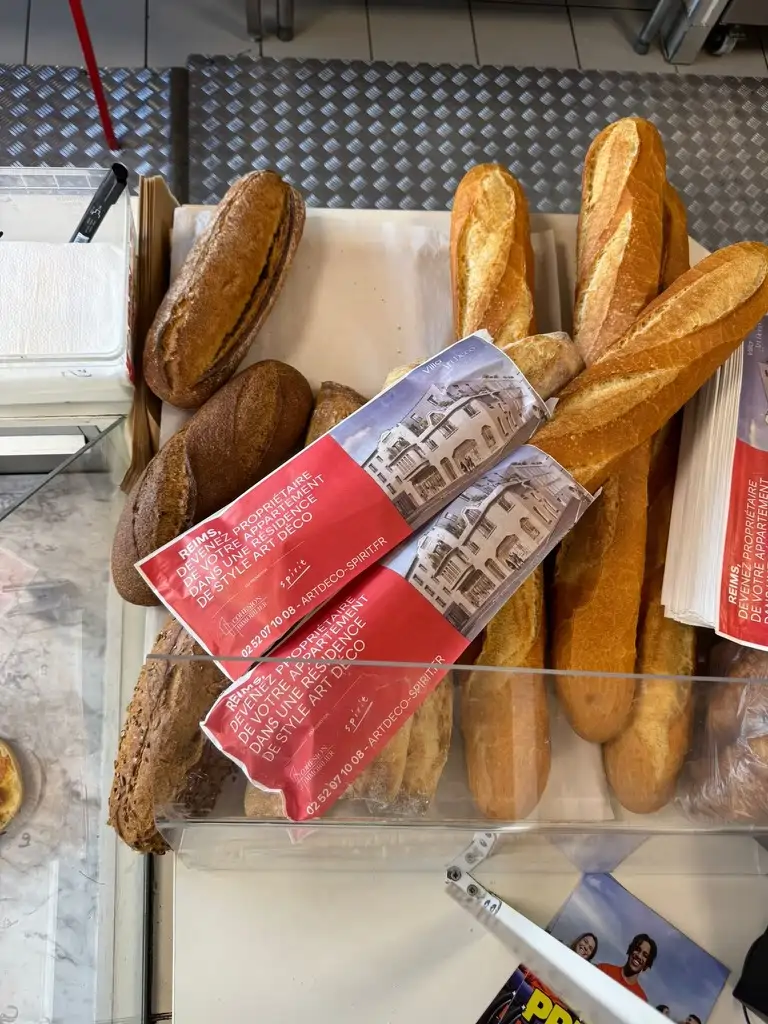 Campagne de communication sur sacs à baguettes : chaque client repart avec votre message en main.